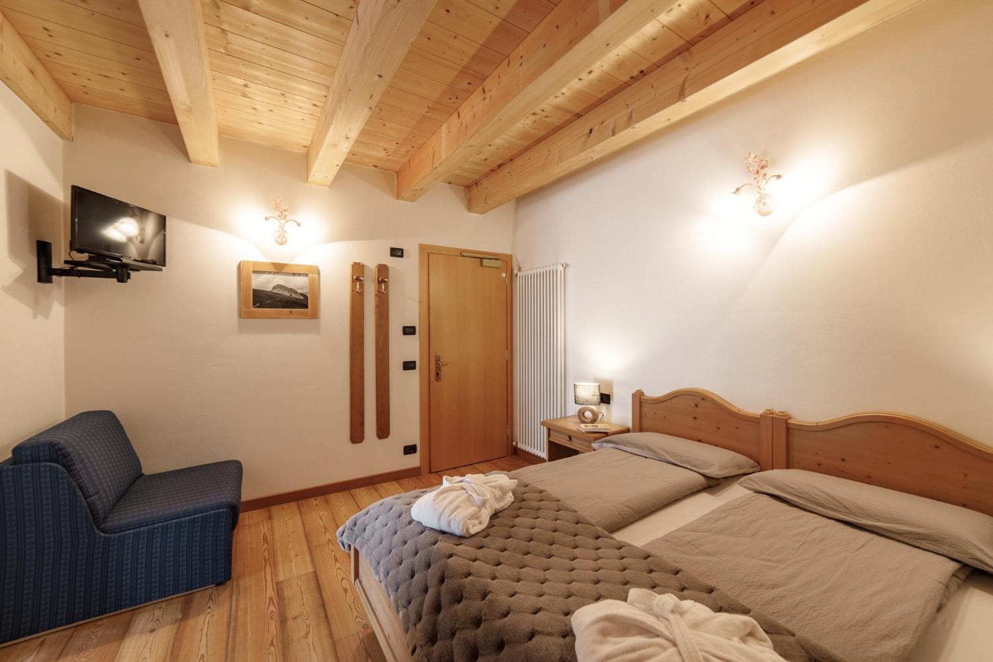 Hotel Al Bivio - Pizzeria, Pool & Sauna Imer Bagian luar foto