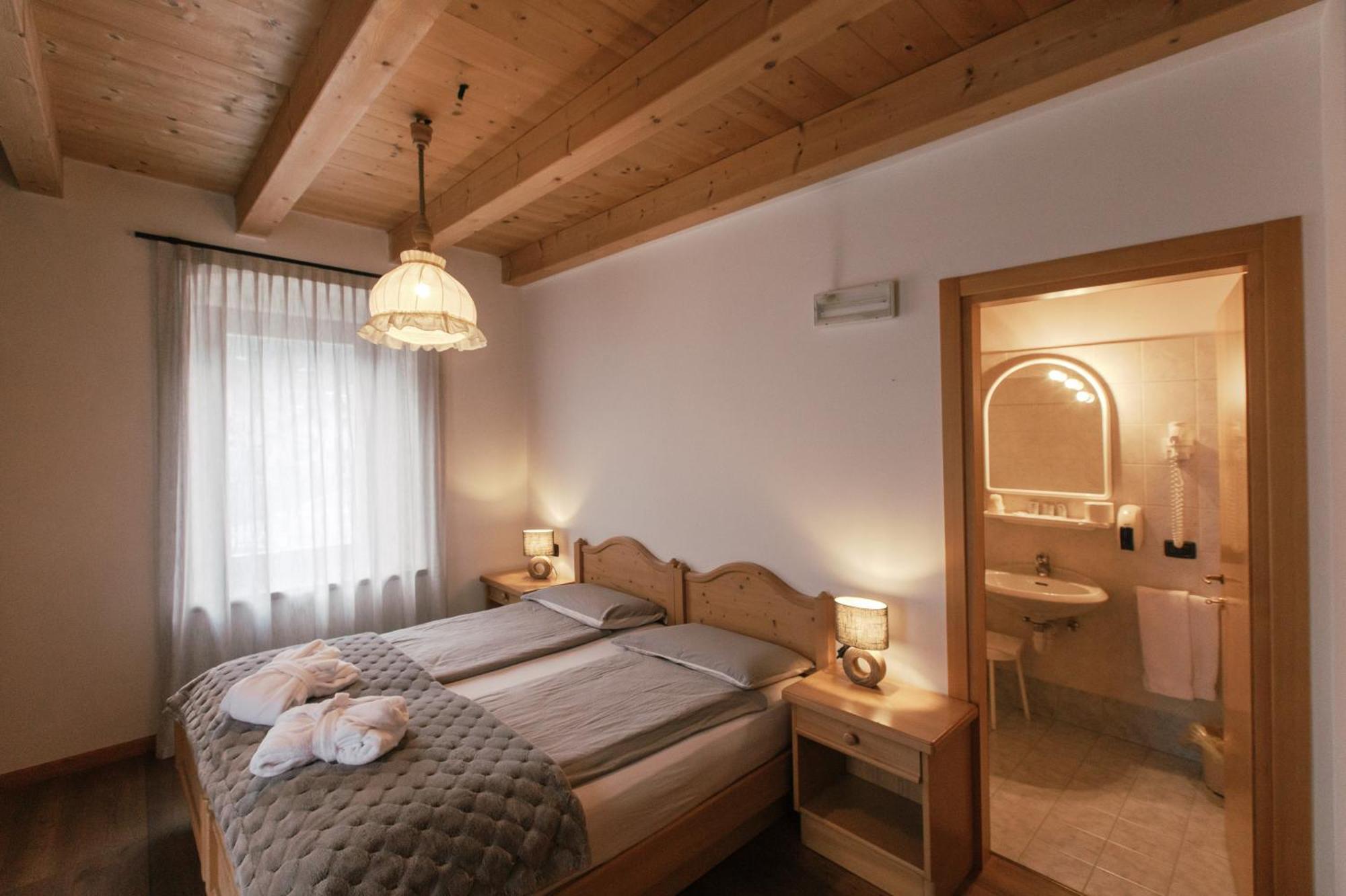 Hotel Al Bivio - Pizzeria, Pool & Sauna Imer Bagian luar foto