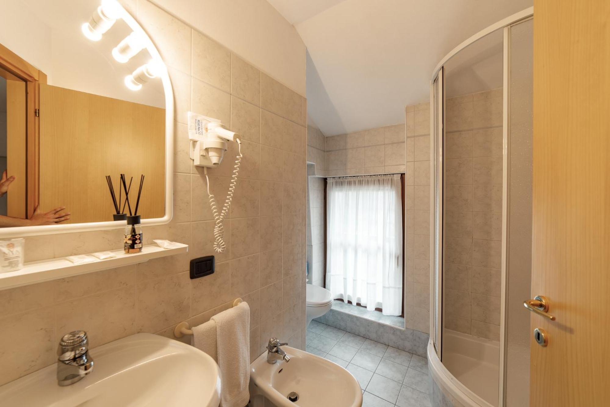 Hotel Al Bivio - Pizzeria, Pool & Sauna Imer Bagian luar foto