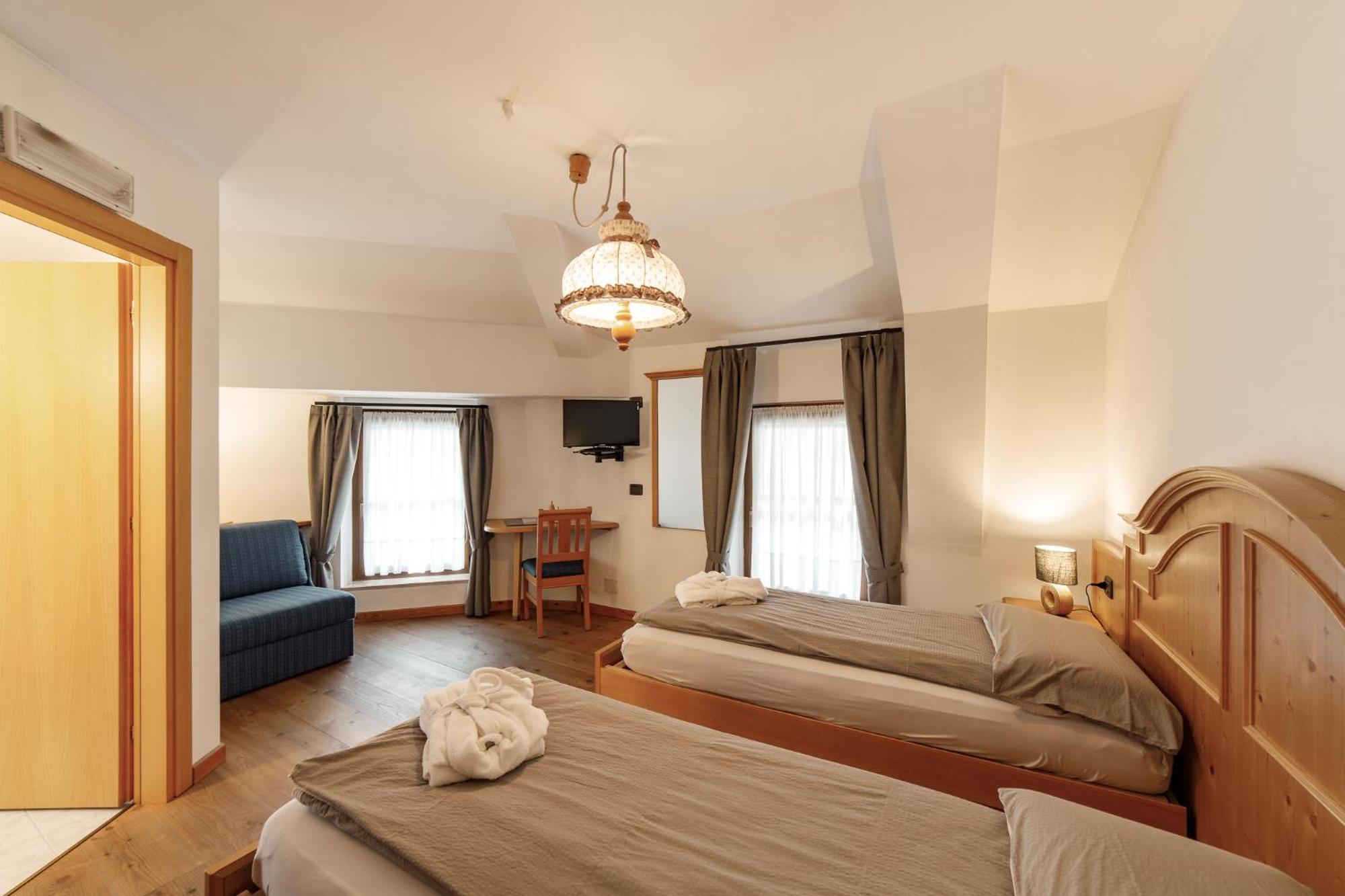 Hotel Al Bivio - Pizzeria, Pool & Sauna Imer Bagian luar foto