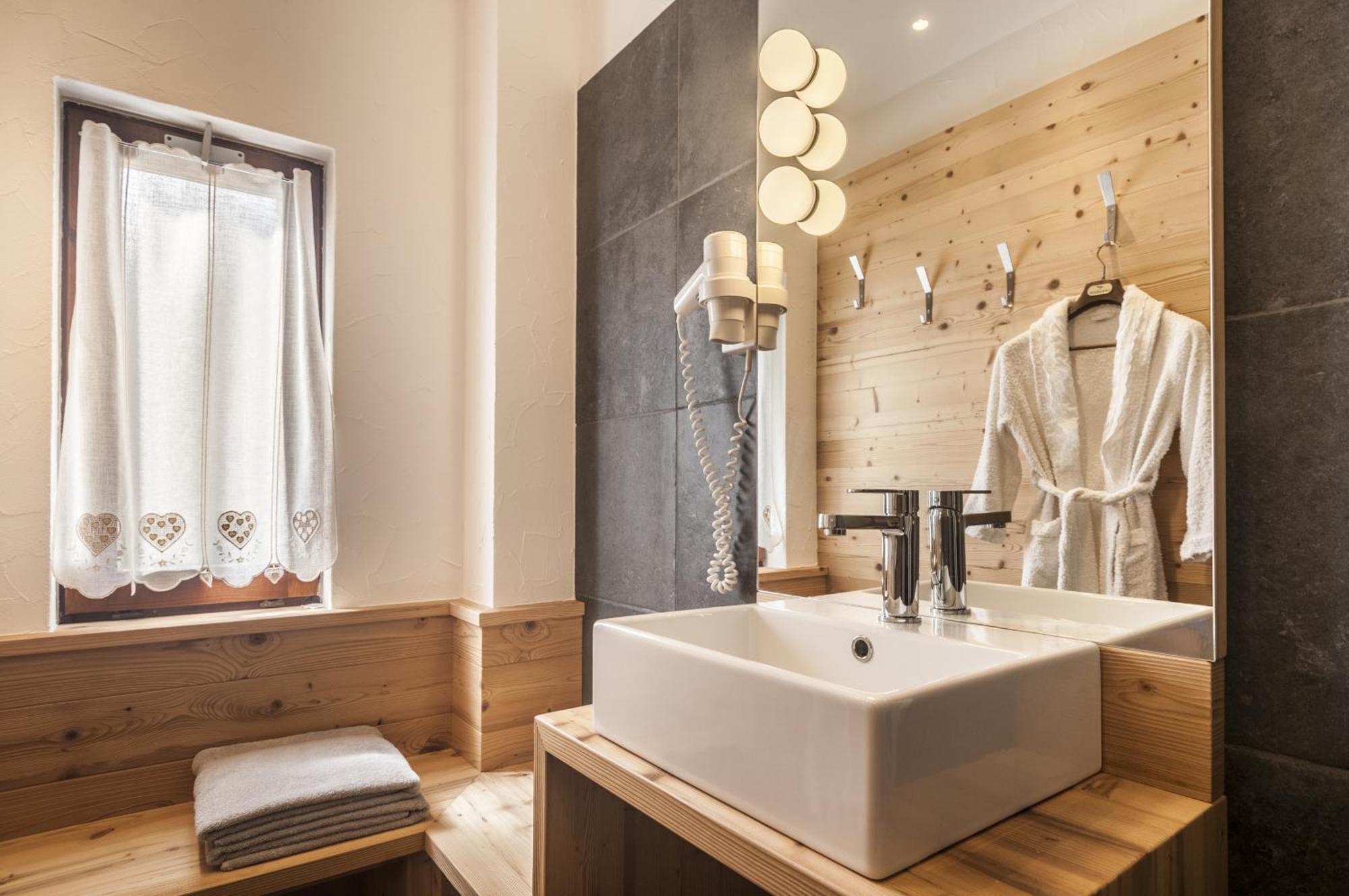 Hotel Al Bivio - Pizzeria, Pool & Sauna Imer Bagian luar foto
