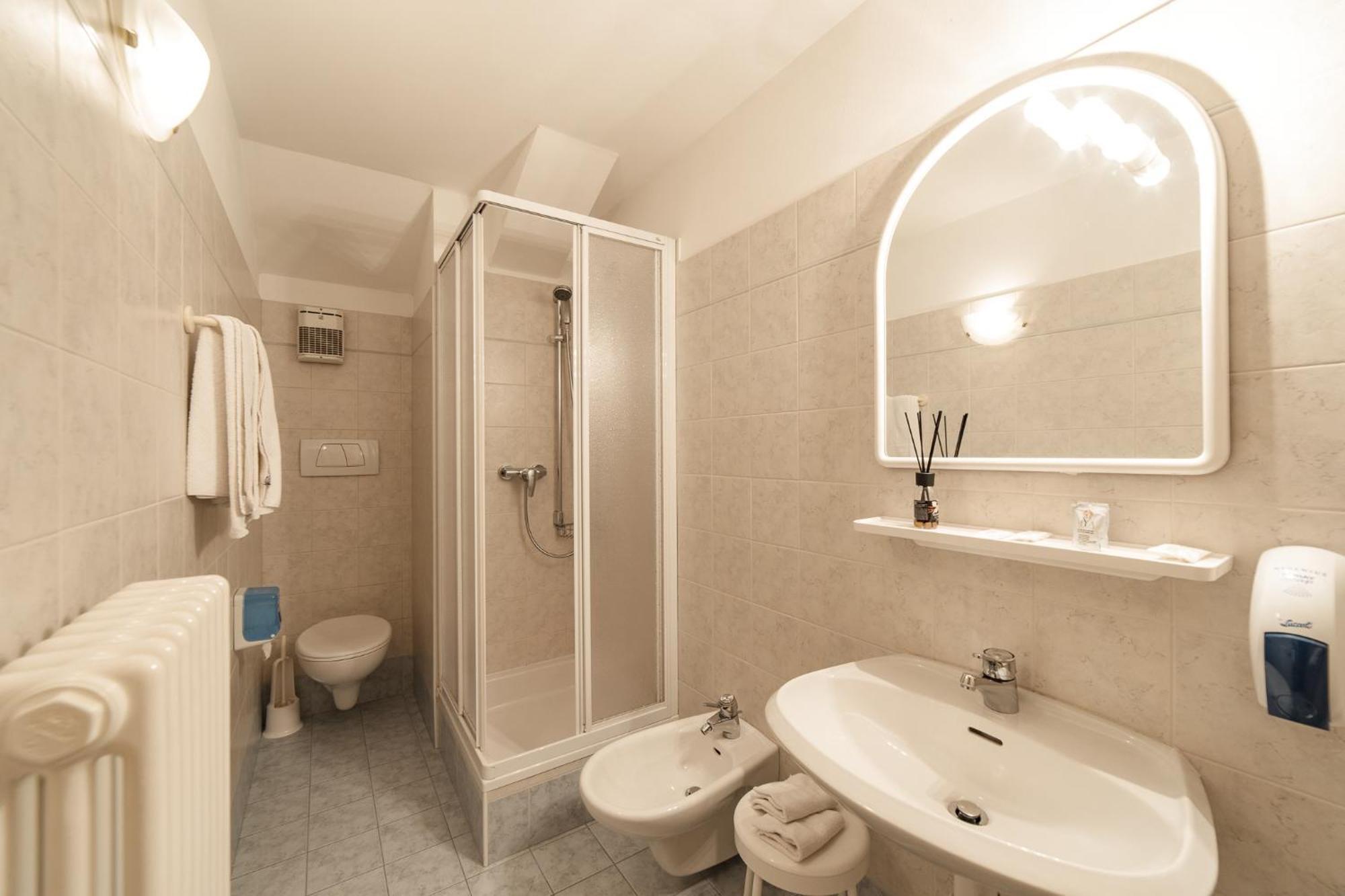Hotel Al Bivio - Pizzeria, Pool & Sauna Imer Bagian luar foto