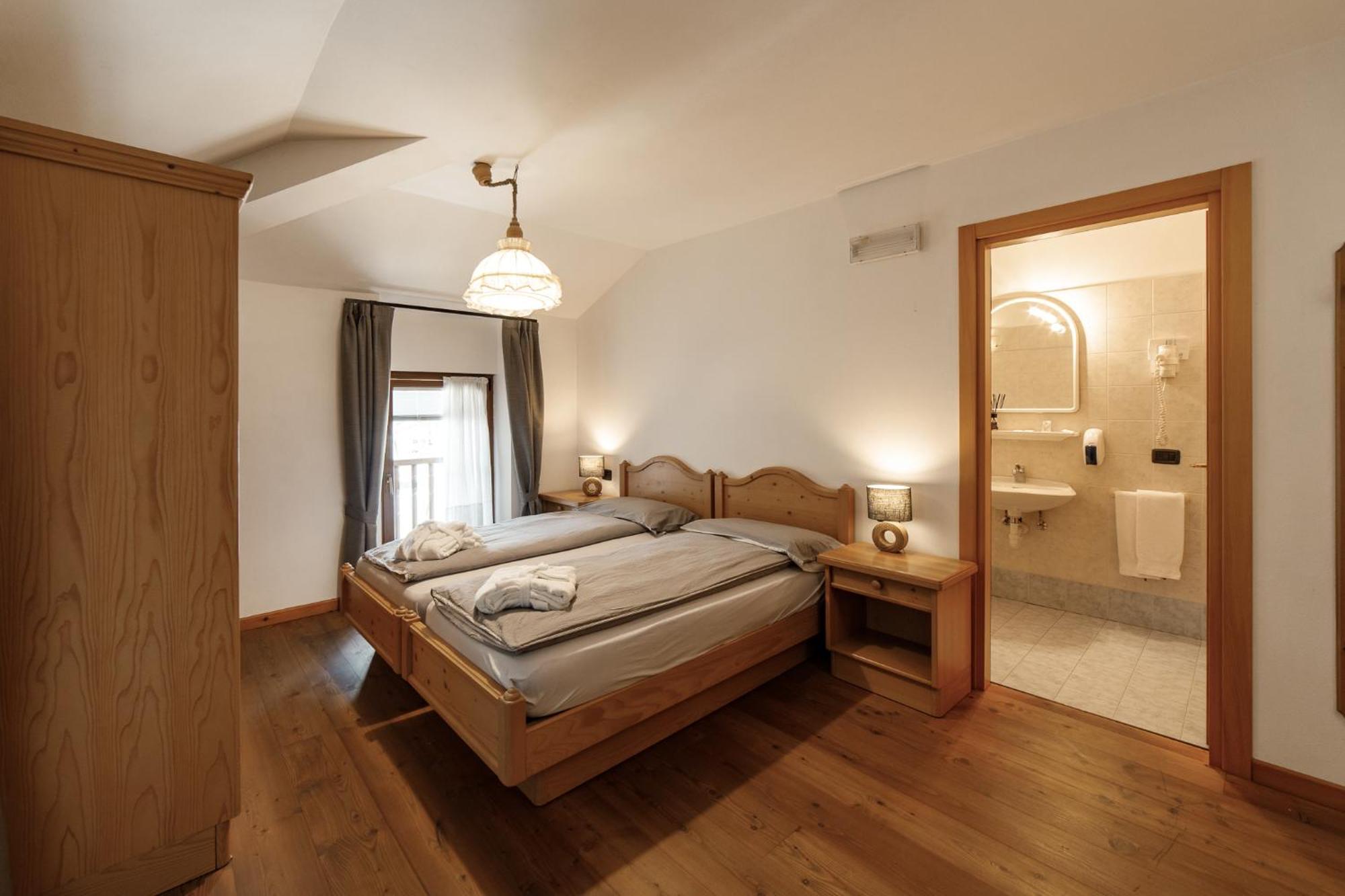 Hotel Al Bivio - Pizzeria, Pool & Sauna Imer Bagian luar foto