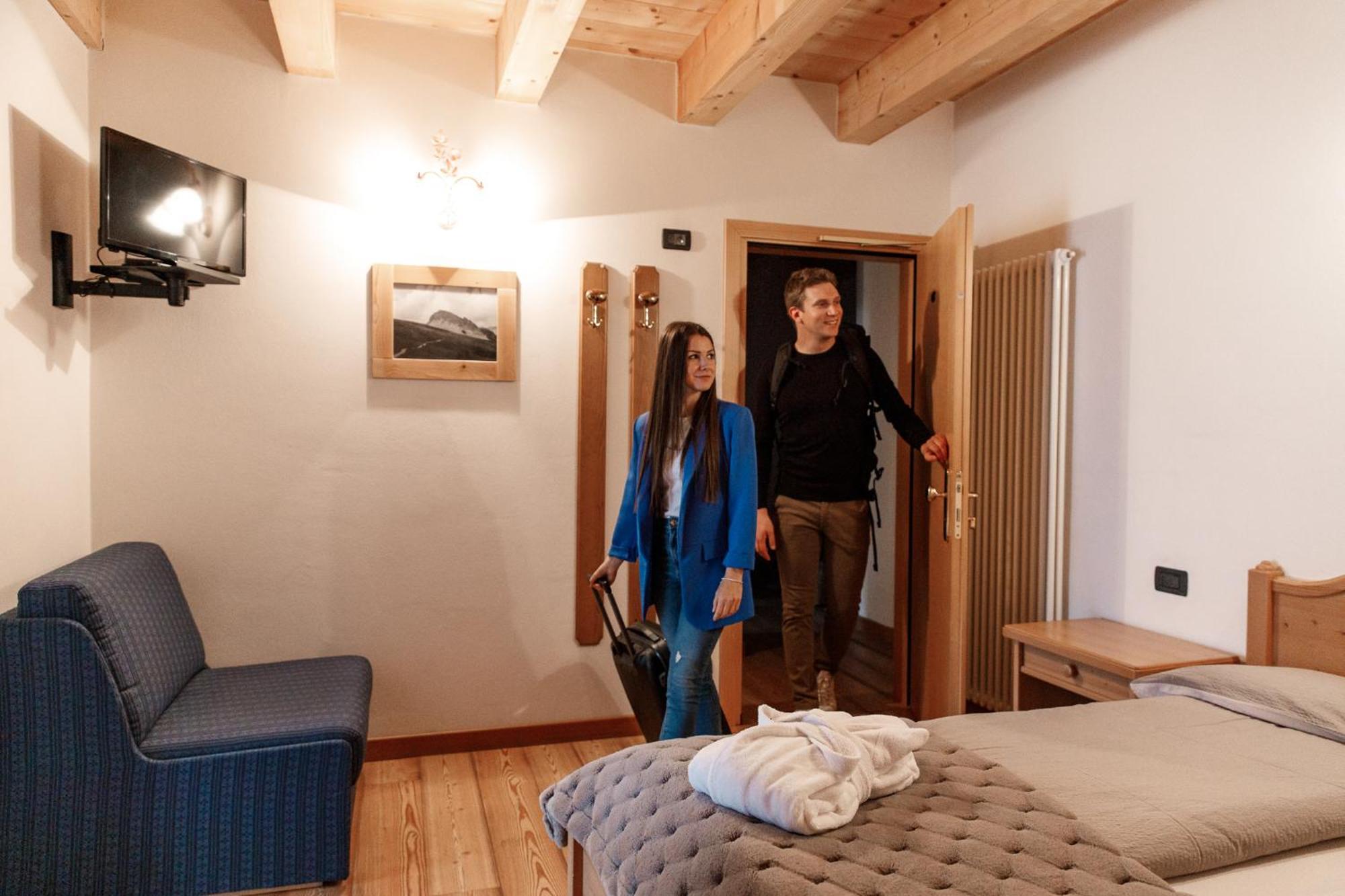 Hotel Al Bivio - Pizzeria, Pool & Sauna Imer Bagian luar foto