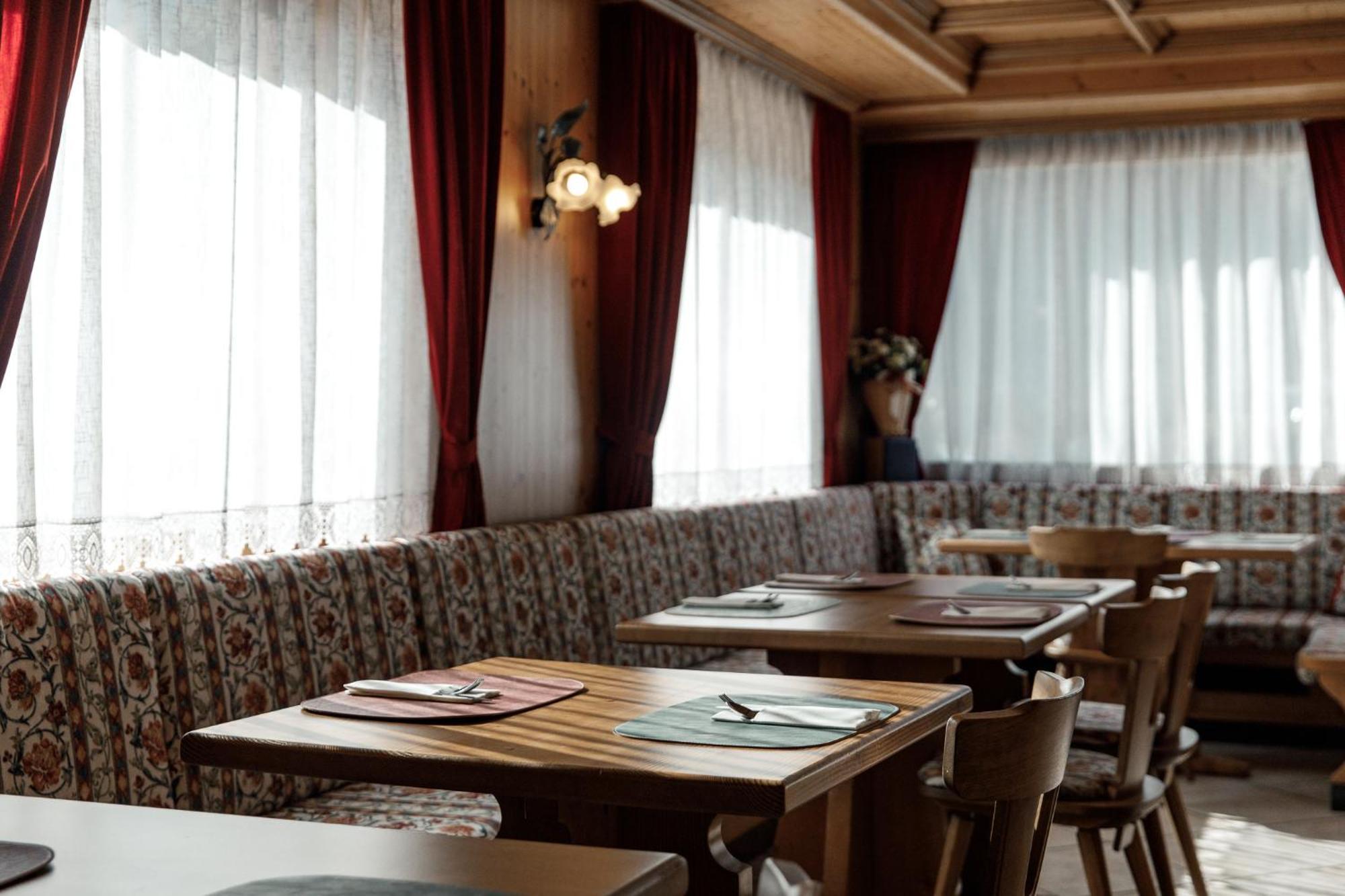 Hotel Al Bivio - Pizzeria, Pool & Sauna Imer Bagian luar foto