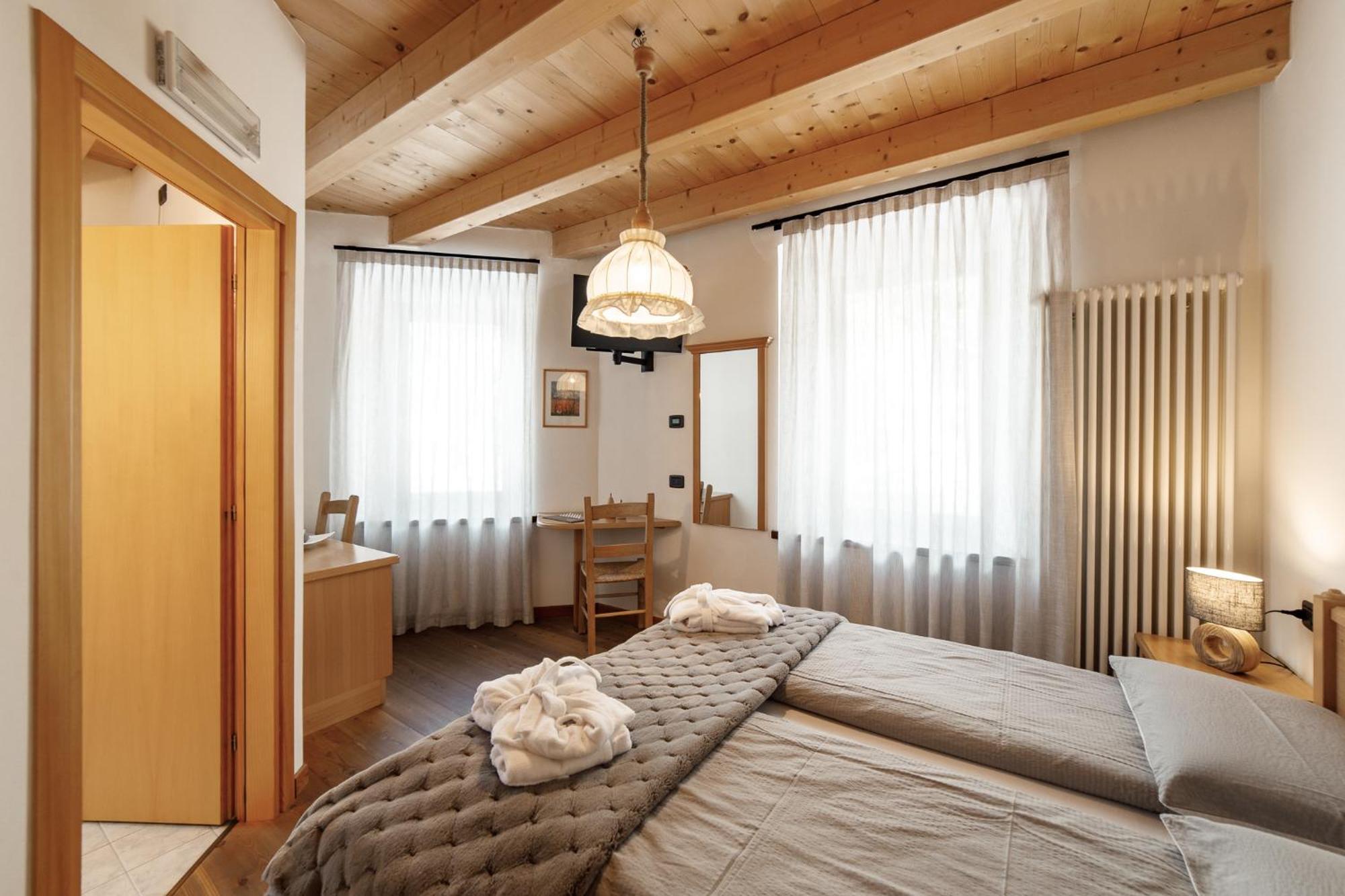 Hotel Al Bivio - Pizzeria, Pool & Sauna Imer Bagian luar foto